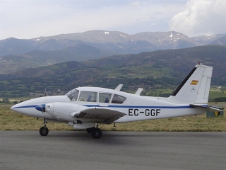  Avioneta multimotor